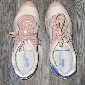 women’s new balance sneakers
